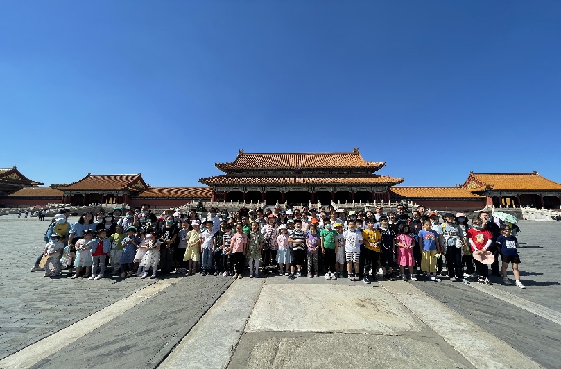 (故宮研學(xué)活動合影留念) (故宮研學(xué)活動合影留念)